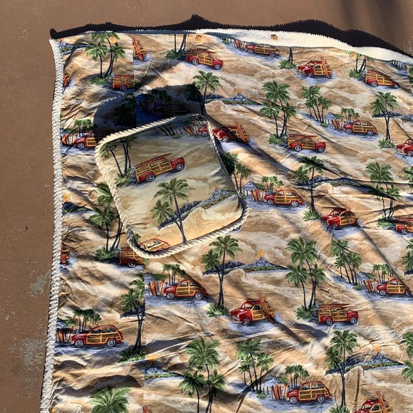 Vintage Hawaiian print twin duvet set.